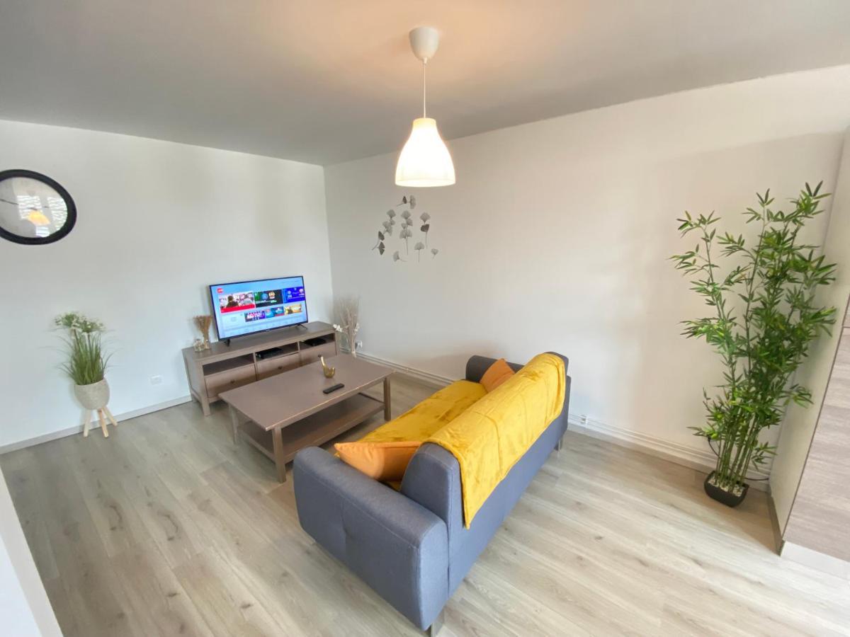 Joli Appartement Avec Parking Gratuit Sur Place Givet Exterior foto